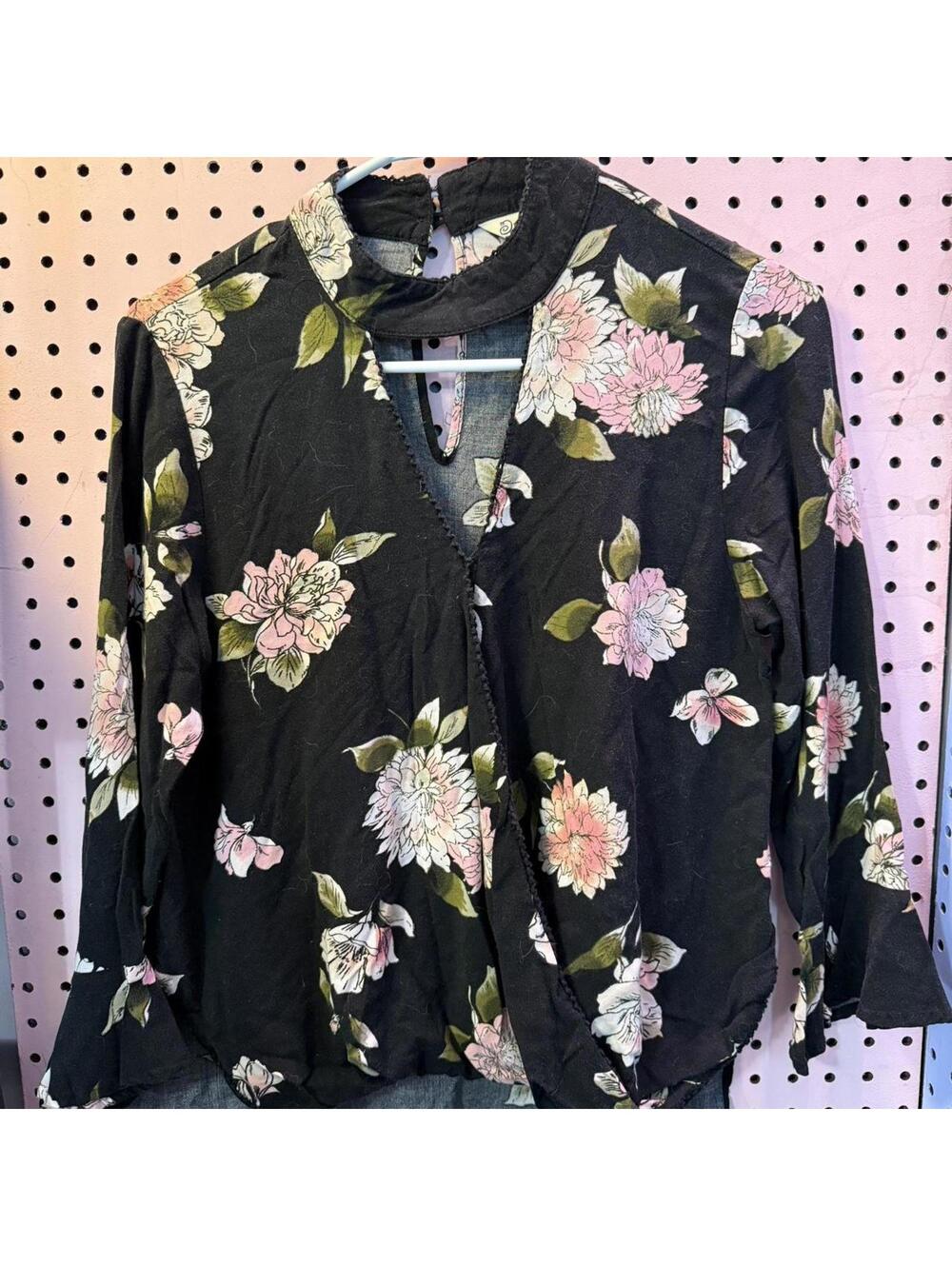 Indigo Rein (boutique) floral blouse in size small